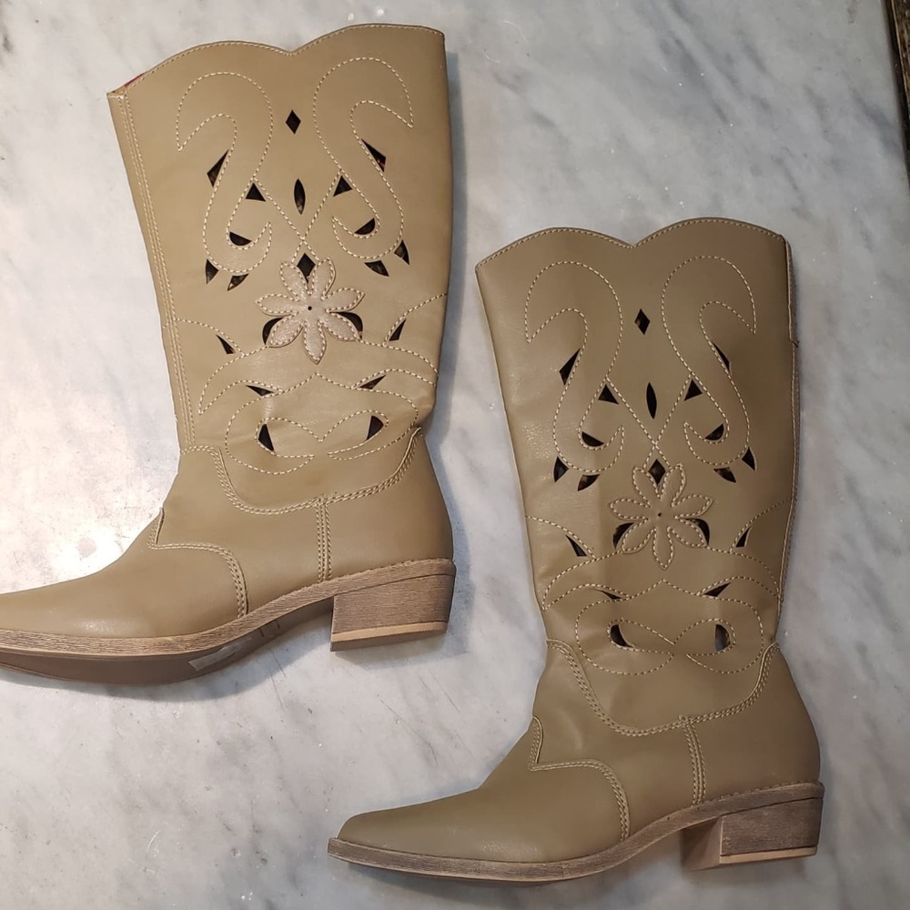 Beige Rampage Boots